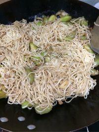 炒面吃瓜,夏日美食新风尚