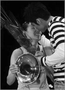 吃瓜群众受伤瞬间